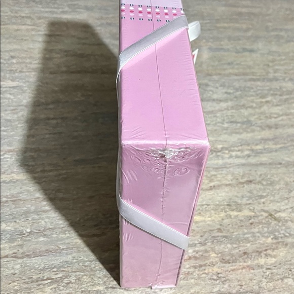 NIB Cudlie photo album and keep safe box. Sealed in plastic - Picture 10 of 10